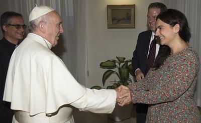 “Ah, uma galega no Vaticano!”, disse o Papa ao encontrar Paloma Ovejero - ANSA