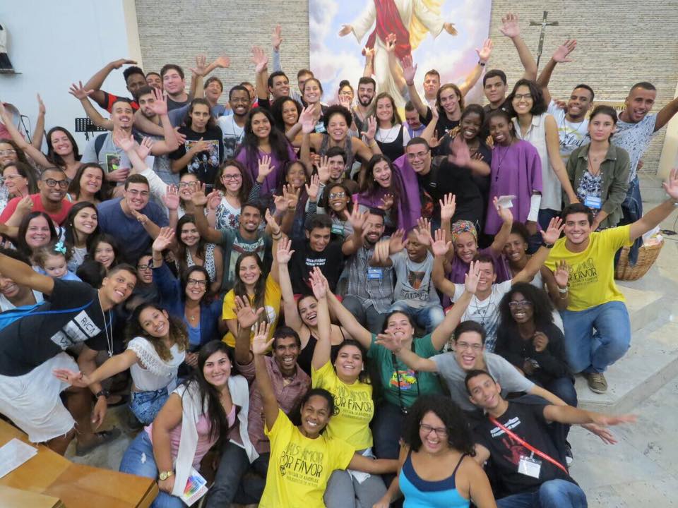  Jovens, participantes do EJC,  no interior da Igreja Matriz de São Francisco Xavier. 